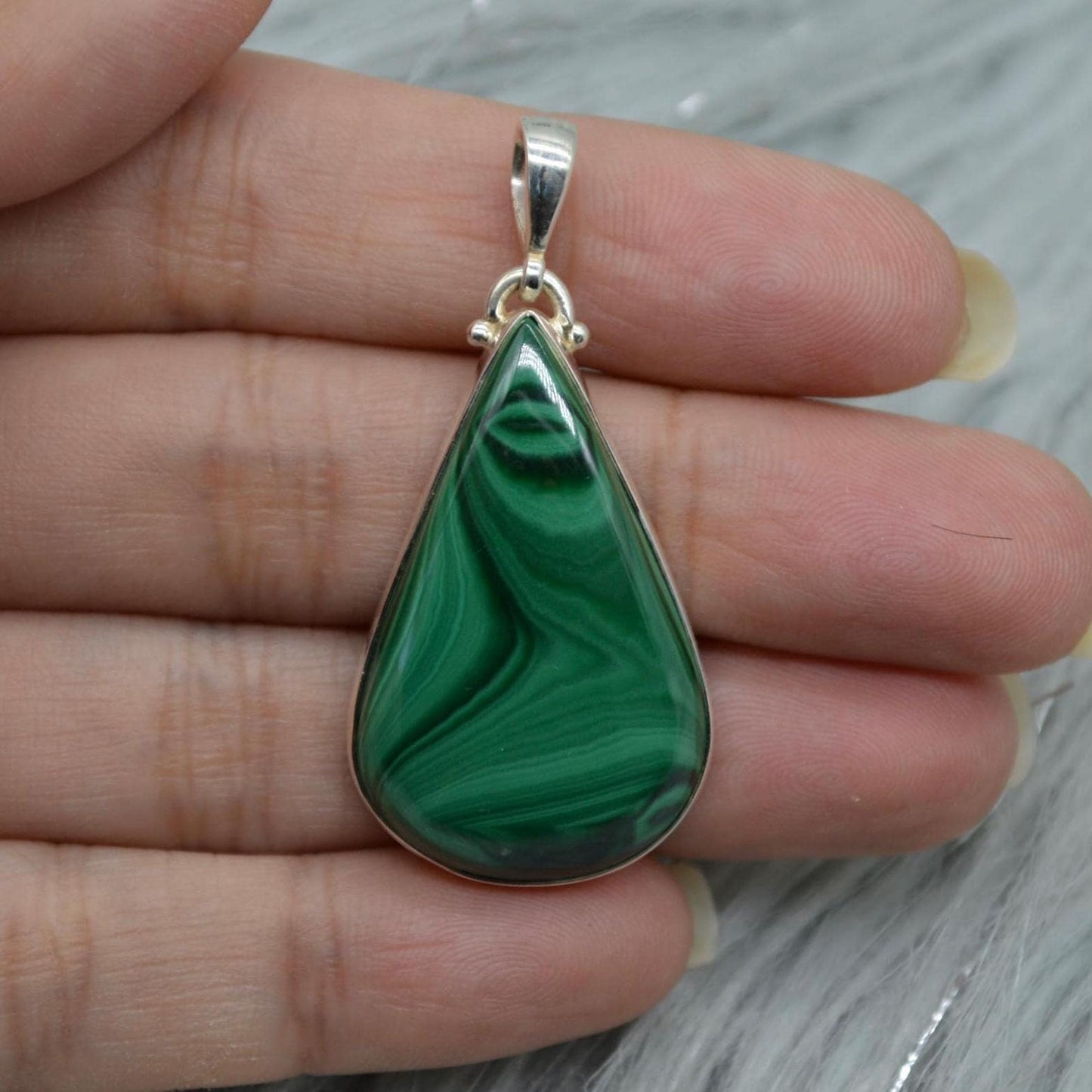 Malachite Silver Pendant: Green Teardrop Gemstone