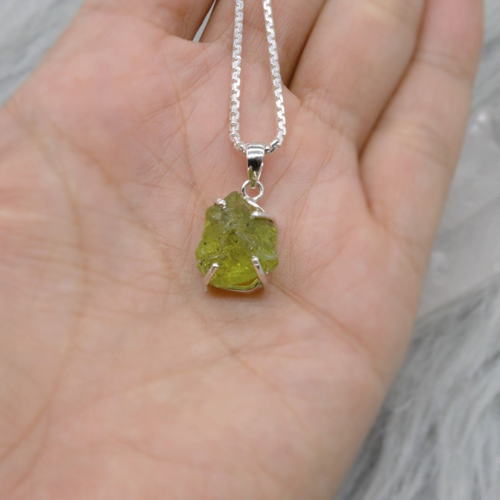 Raw Peridot Silver Chain Pendant Necklace, Rough Cut Peridot Necklace, August Birthstone, Raw Gemstone, Sterling Silver, Birthday Gift