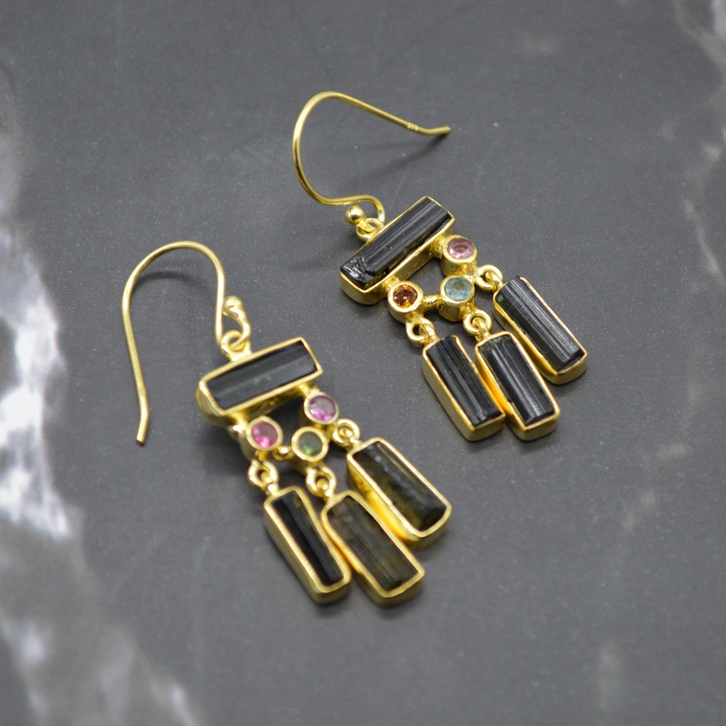 Boucles d'oreilles en tourmaline verte, argent sterling, boucles d'oreilles pendantes faites à la main, bijoux en tourmaline mixte, bijoux avec pierre de naissance d'octobre, cadeau pour elle