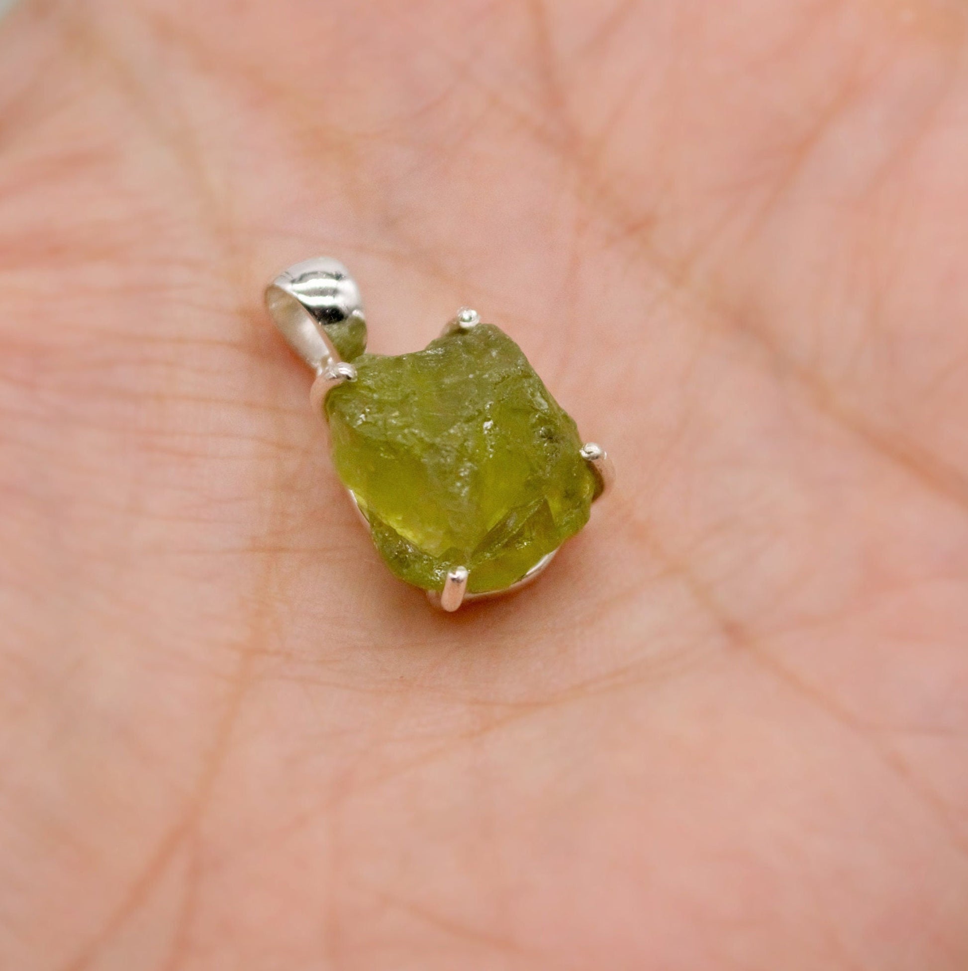 Raw Peridot Silver Chain Pendant Necklace, Rough Cut Peridot Necklace, August Birthstone, Raw Gemstone, Sterling Silver, Birthday Gift