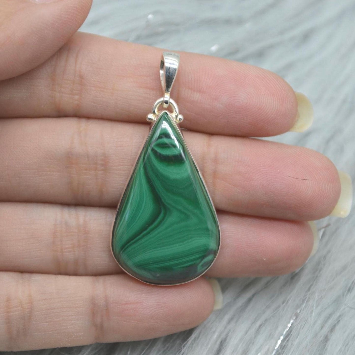 Malachite Silver Pendant: Green Teardrop Gemstone
