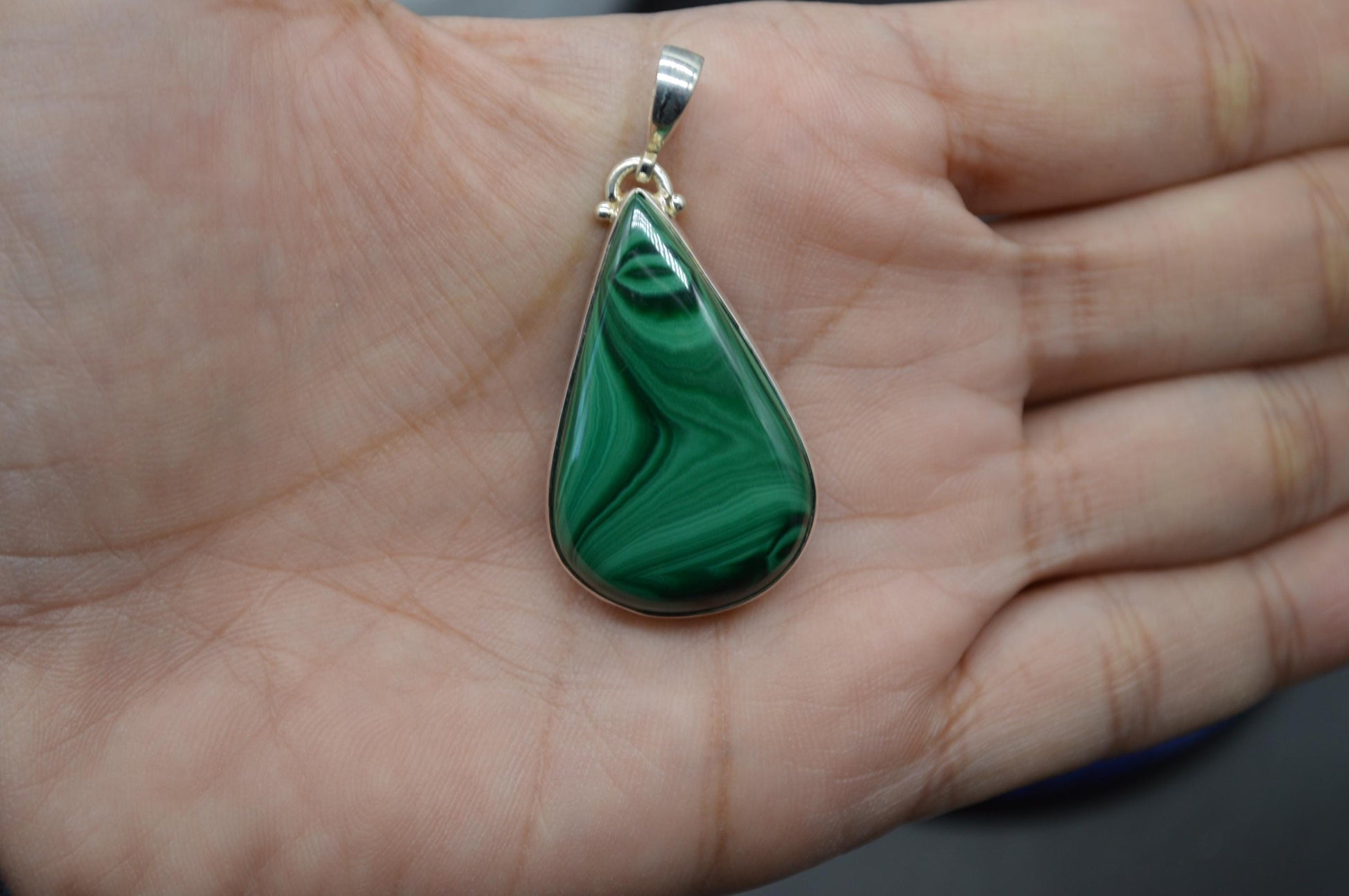Malachite Silver Pendant: Green Teardrop Gemstone