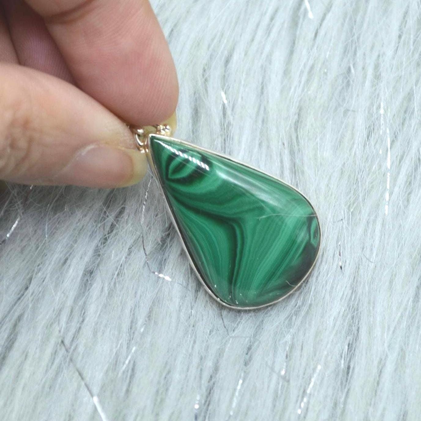Malachite Silver Pendant: Green Teardrop Gemstone