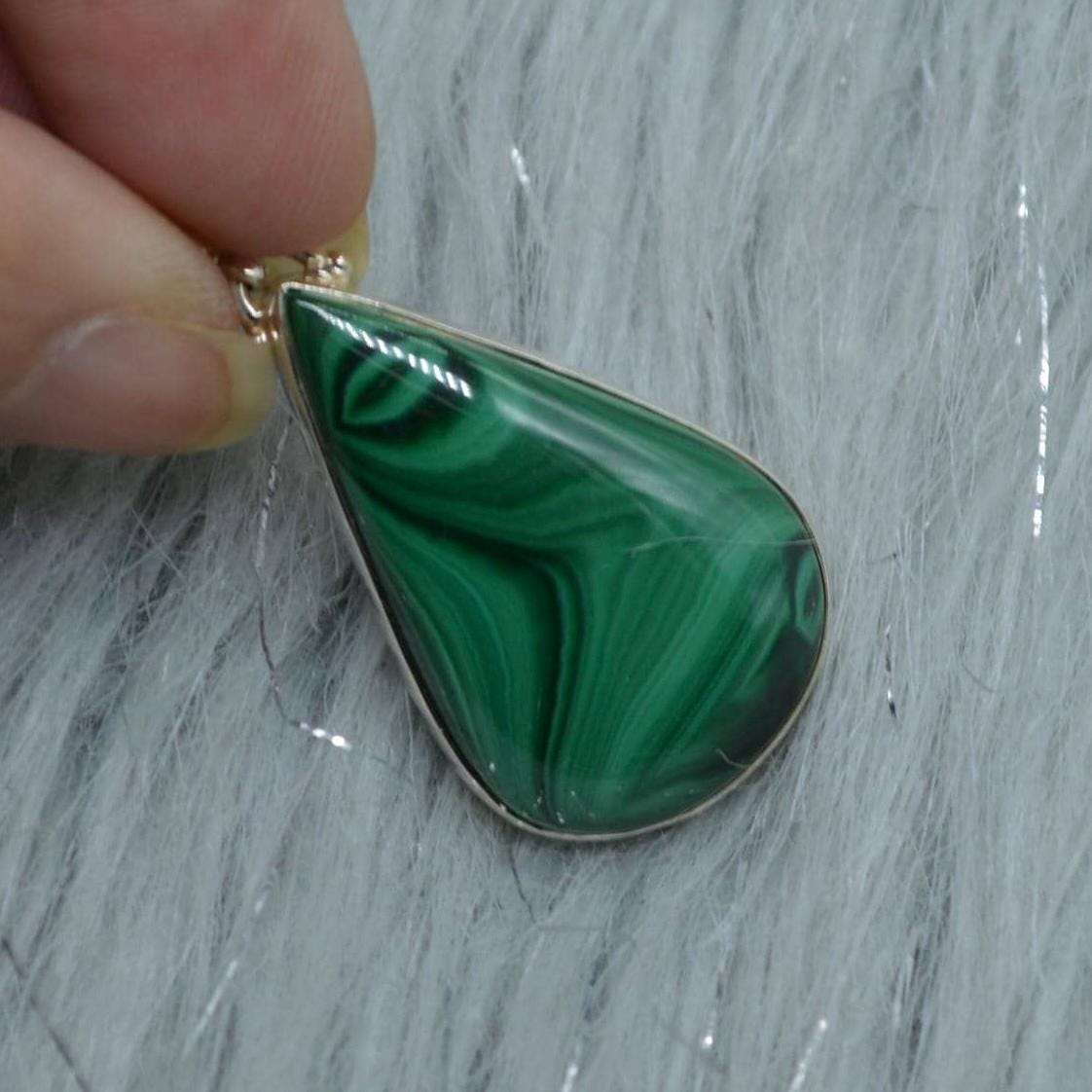 Malachite Silver Pendant: Green Teardrop Gemstone