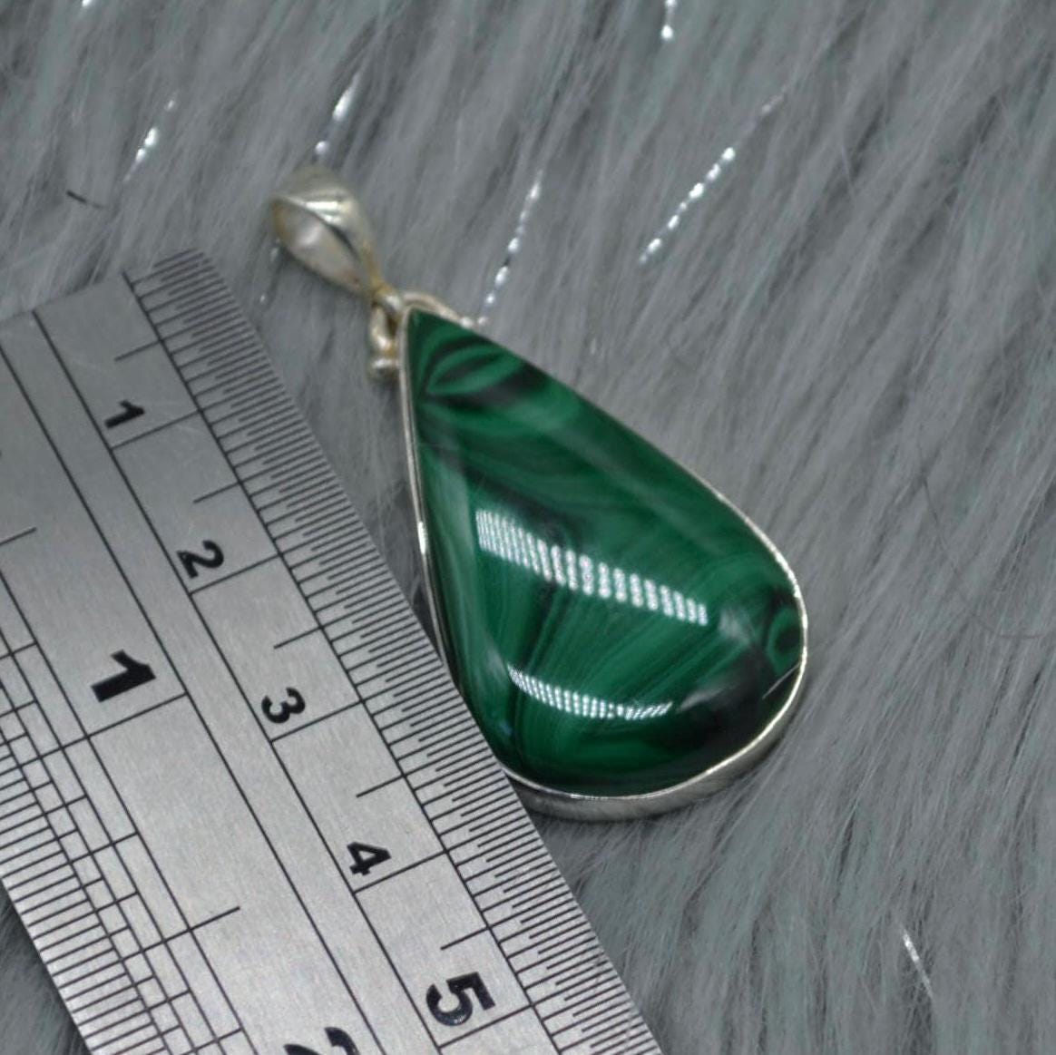 Malachite Silver Pendant: Green Teardrop Gemstone