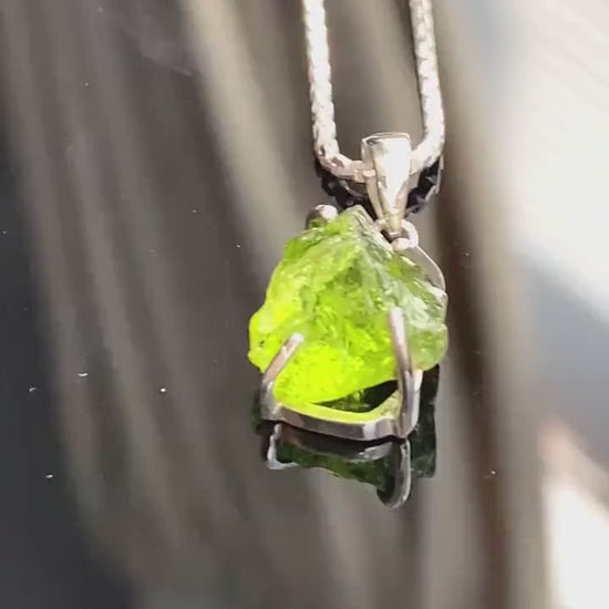 Raw Peridot Silver Chain Pendant Necklace, Rough Cut Peridot Necklace, August Birthstone, Raw Gemstone, Sterling Silver, Birthday Gift